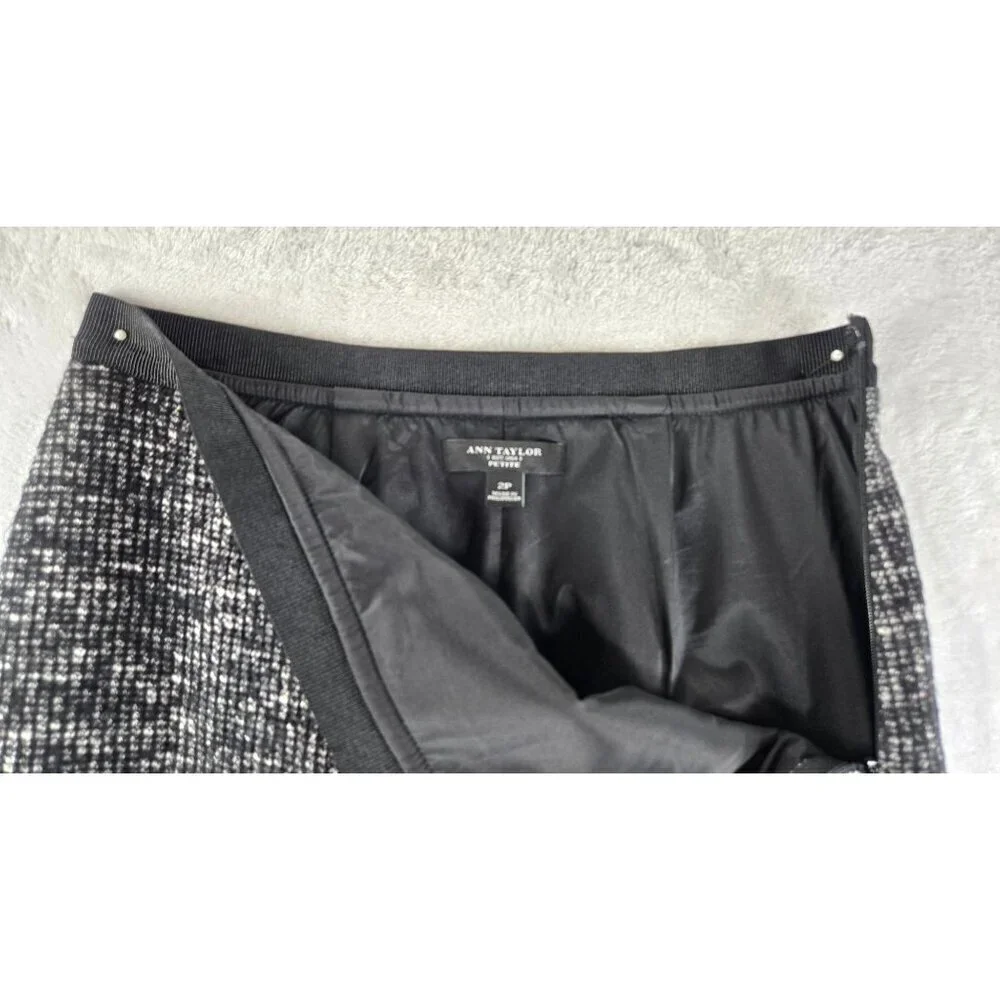 Ann Taylor Tweed Mini Pencil Skirt 2P Black White Weave Lined Career Mod Preppy